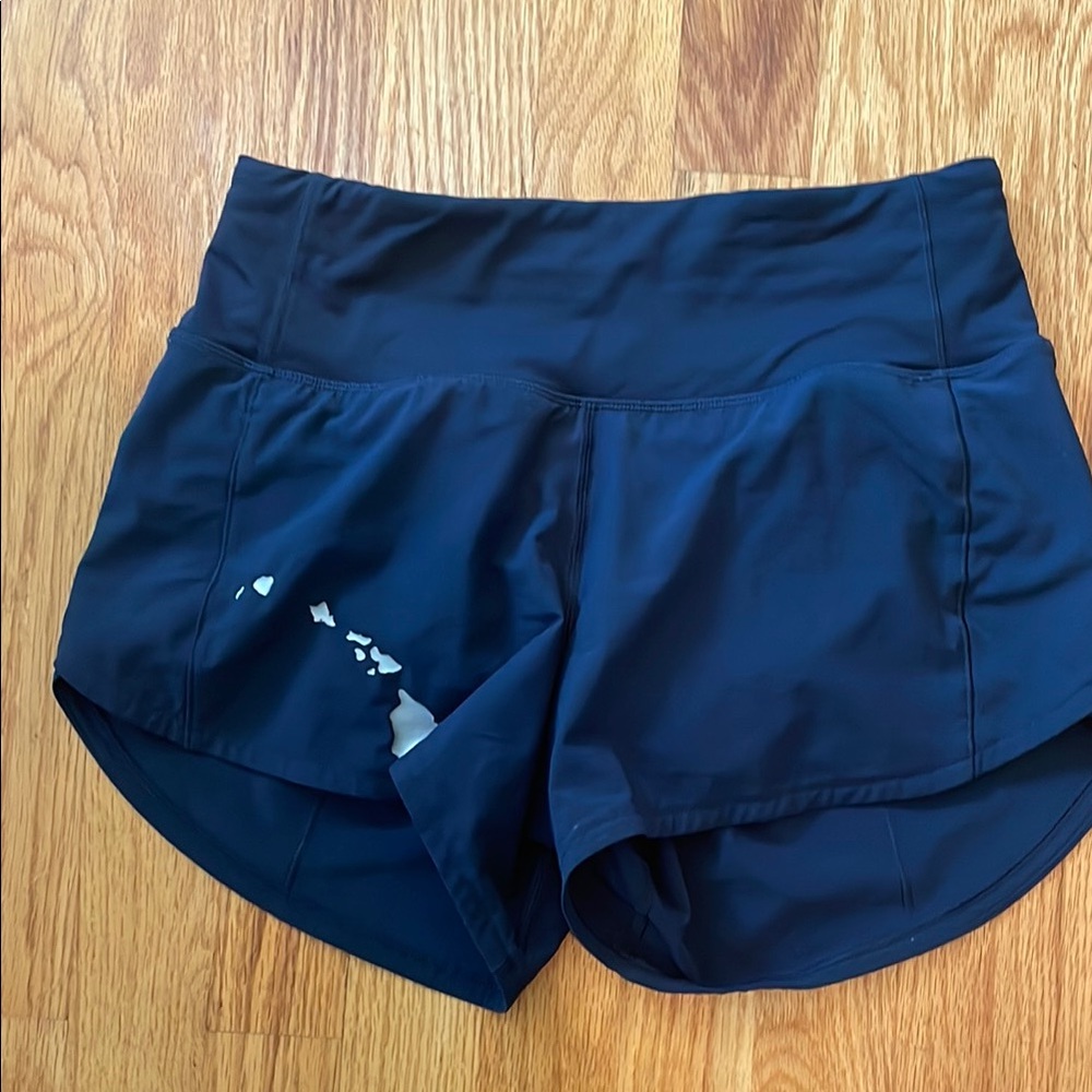 Lululemon Athletica speed up  Navy Blue with Hawaii print  Shorts. 2 tall